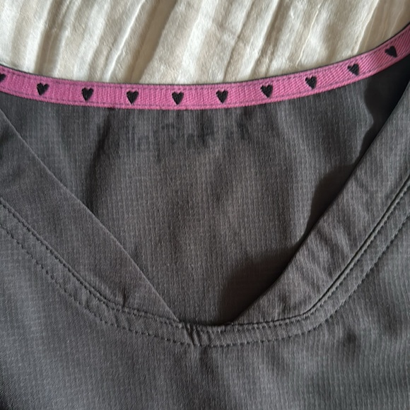 Large grey heart soul scrub top - Picture 2 of 3